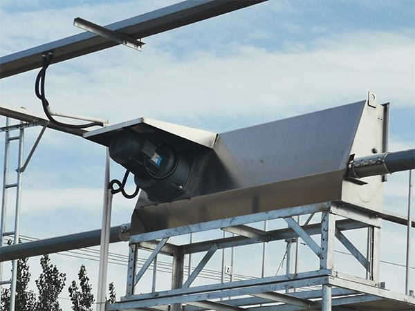 Pig farm delivery line